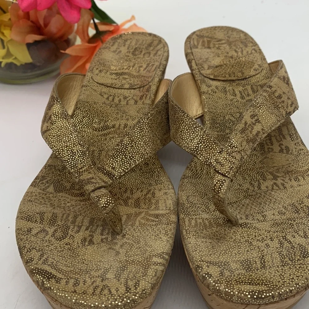 Stuart Weitzman gold wedge thong sandals size 7 MCW4035B - Picture 3 of 10